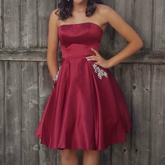 Red Dress with pockets! Size XS WORN ONCE - Picture 2 of 2